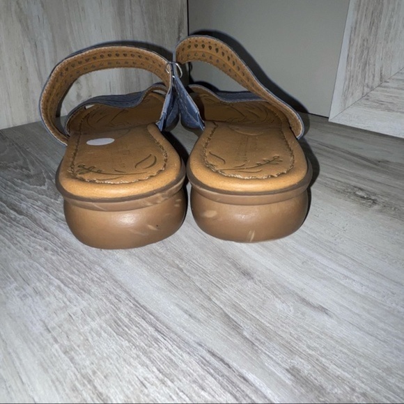 Leather Naturalizer Sandals - Picture 4 of 7